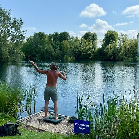 Luxury Kingfisher Lodge, Isis Lake, Within The Cotswold Waterpark 赛伦塞斯特 外观 照片