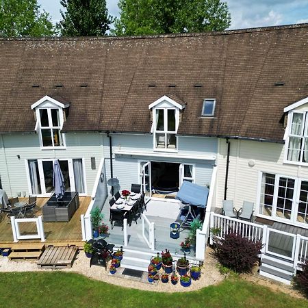 Luxury Kingfisher Lodge, Isis Lake, Within The Cotswold Waterpark 赛伦塞斯特 外观 照片