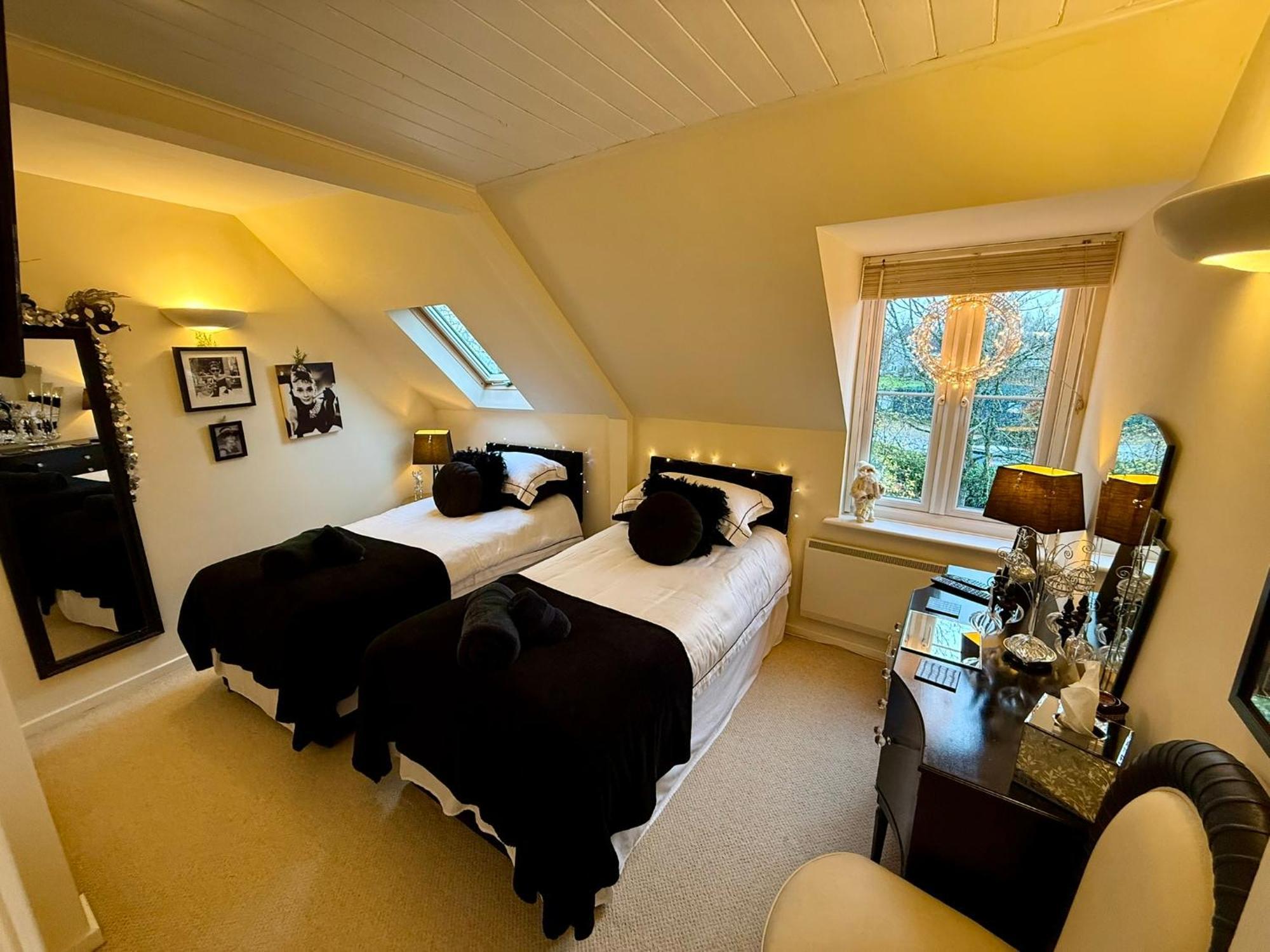 Luxury Kingfisher Lodge, Isis Lake, Within The Cotswold Waterpark 赛伦塞斯特 外观 照片