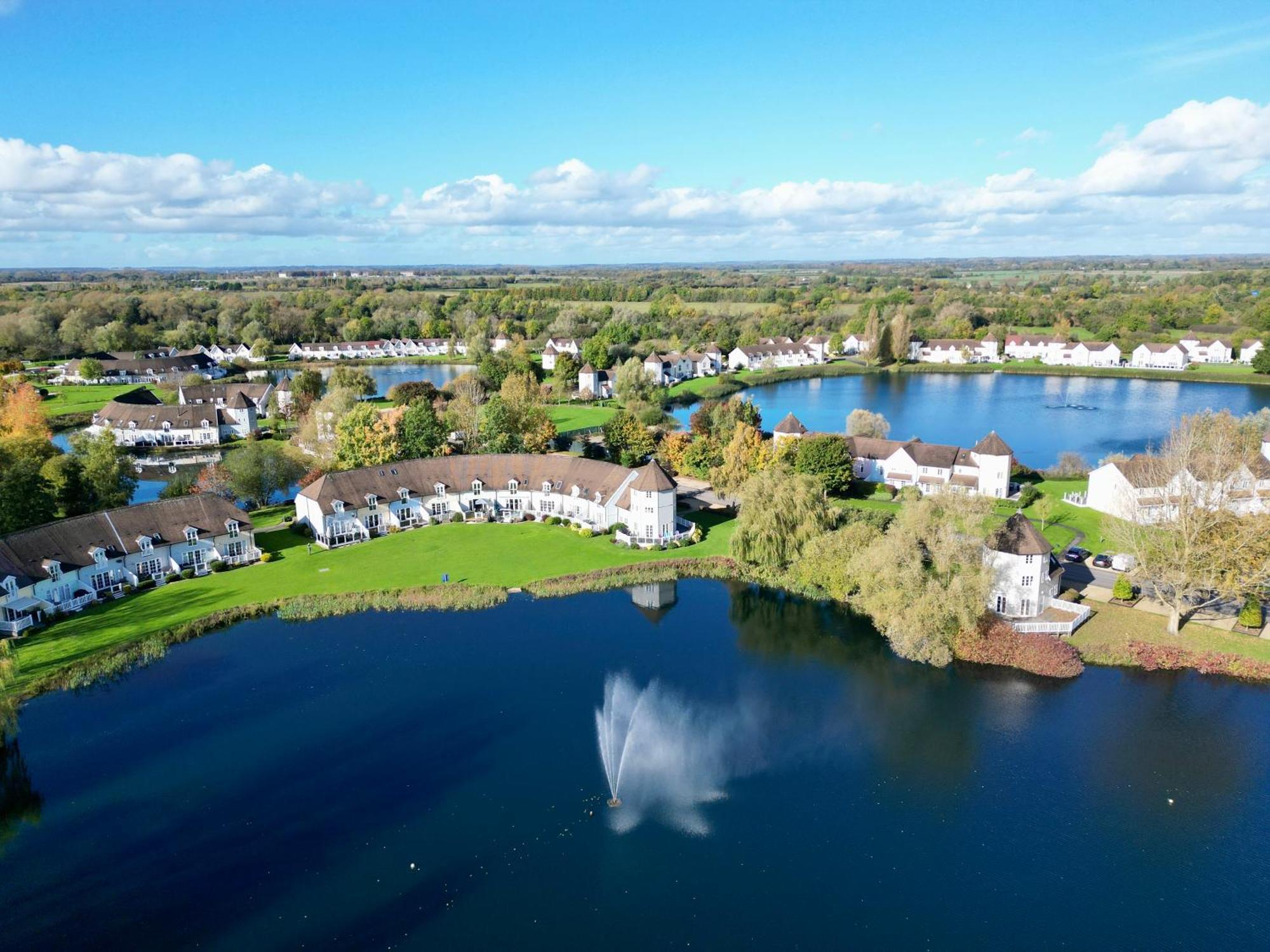 Luxury Kingfisher Lodge, Isis Lake, Within The Cotswold Waterpark 赛伦塞斯特 外观 照片