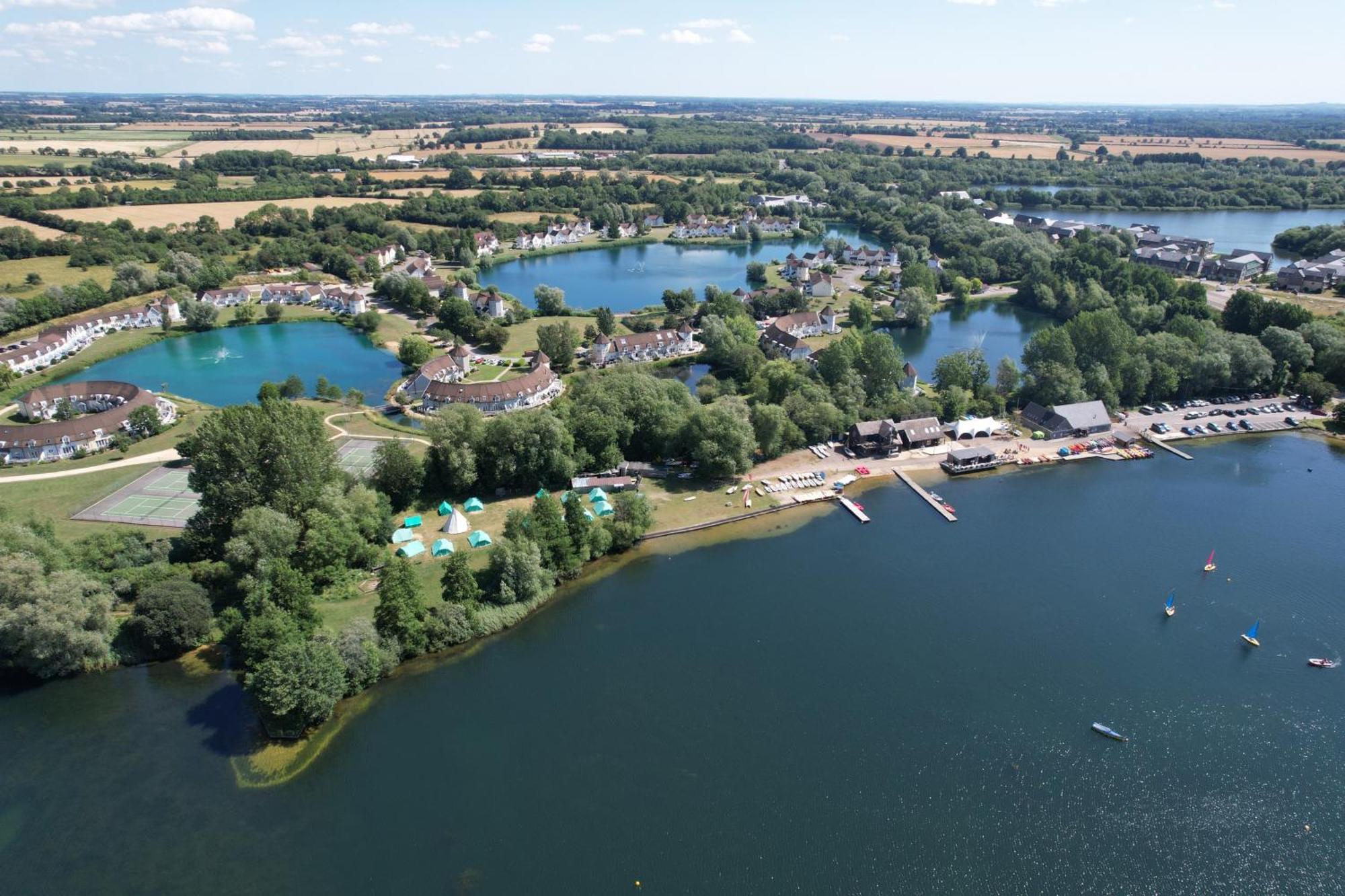 Luxury Kingfisher Lodge, Isis Lake, Within The Cotswold Waterpark 赛伦塞斯特 外观 照片