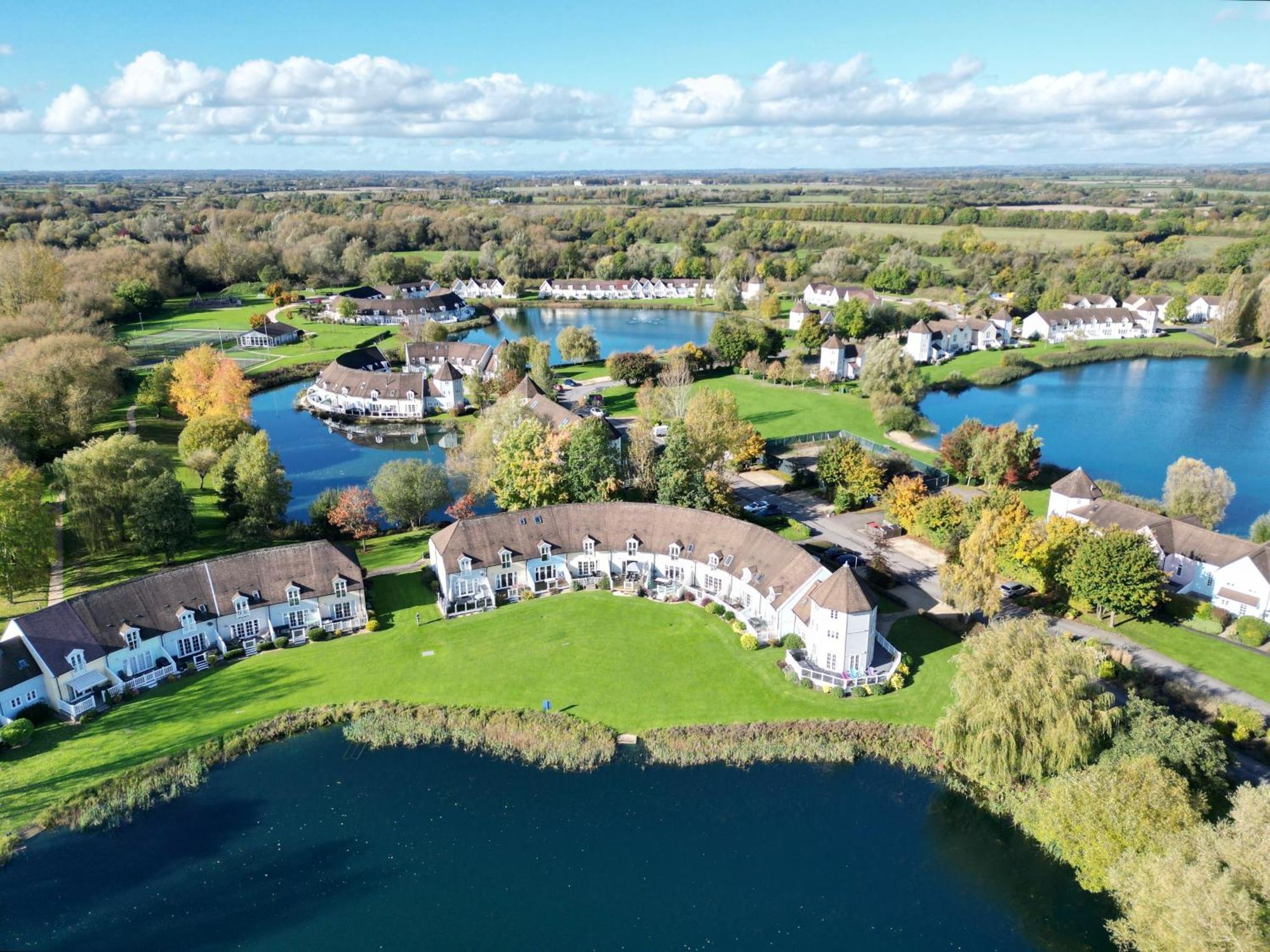 Luxury Kingfisher Lodge, Isis Lake, Within The Cotswold Waterpark 赛伦塞斯特 外观 照片