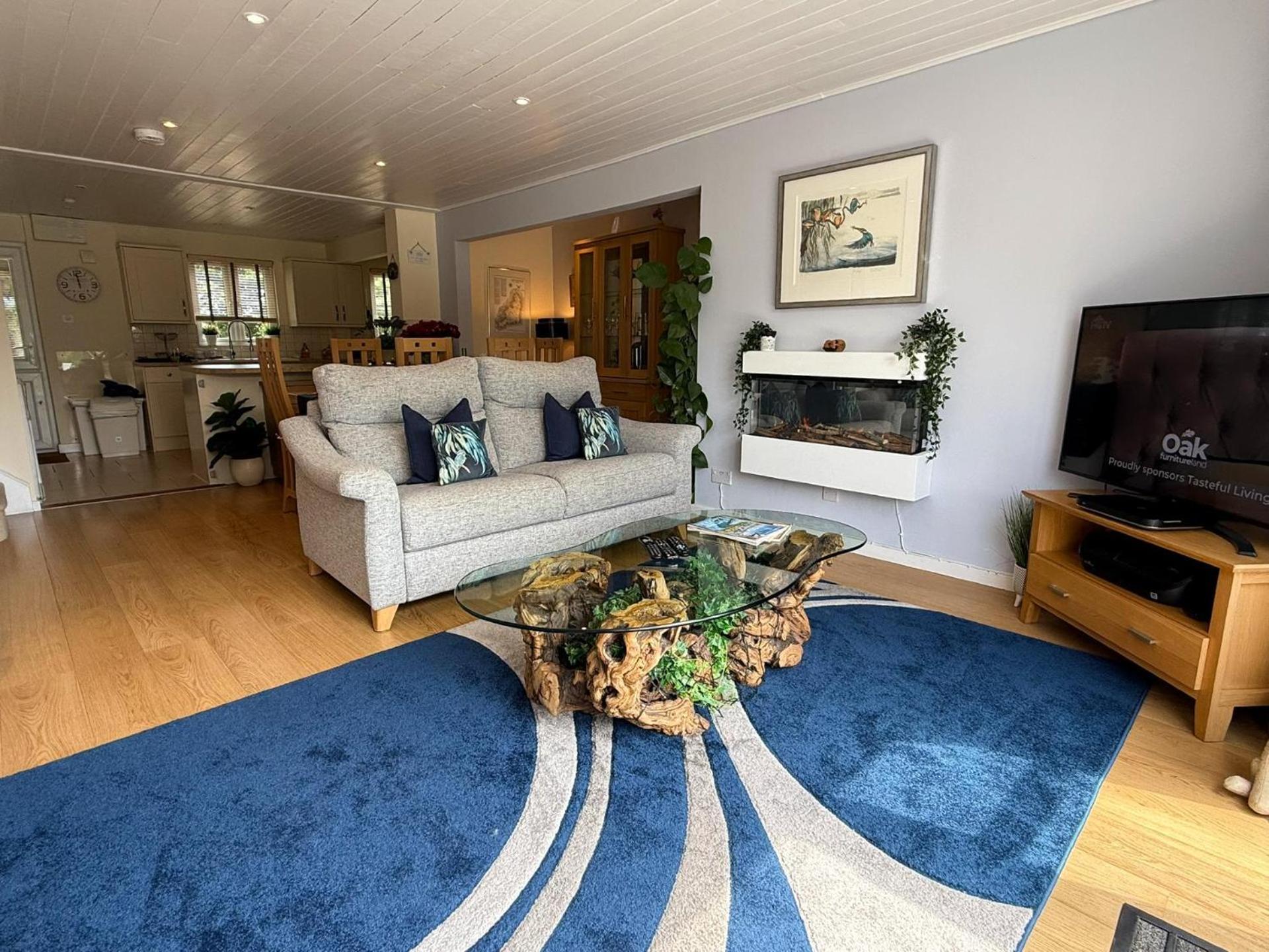 Luxury Kingfisher Lodge, Isis Lake, Within The Cotswold Waterpark 赛伦塞斯特 外观 照片