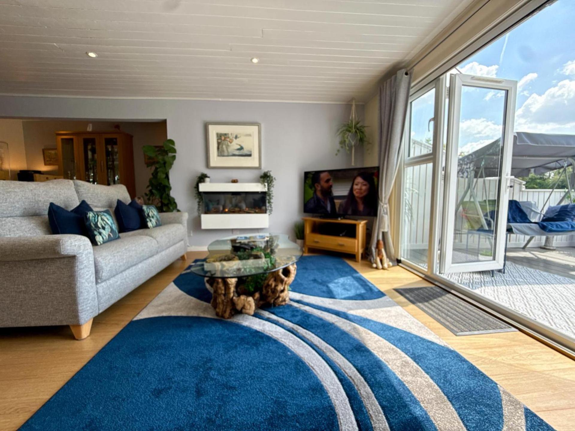 Luxury Kingfisher Lodge, Isis Lake, Within The Cotswold Waterpark 赛伦塞斯特 外观 照片