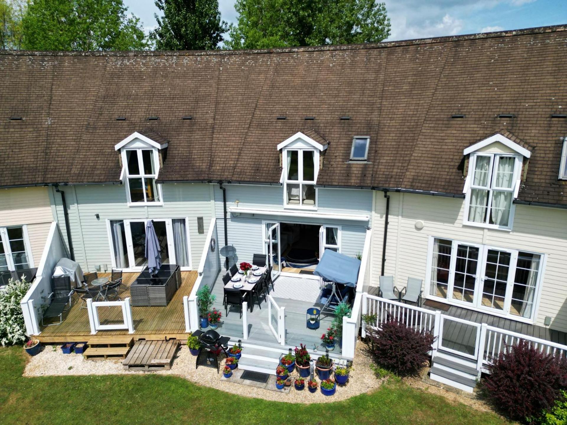 Luxury Kingfisher Lodge, Isis Lake, Within The Cotswold Waterpark 赛伦塞斯特 外观 照片