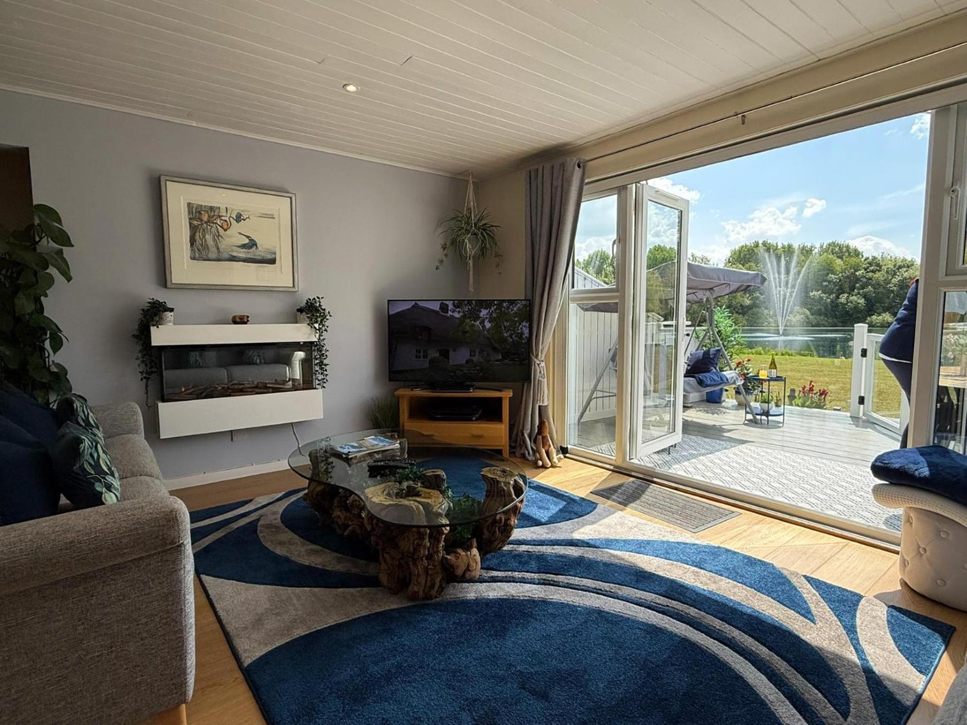 Luxury Kingfisher Lodge, Isis Lake, Within The Cotswold Waterpark 赛伦塞斯特 外观 照片