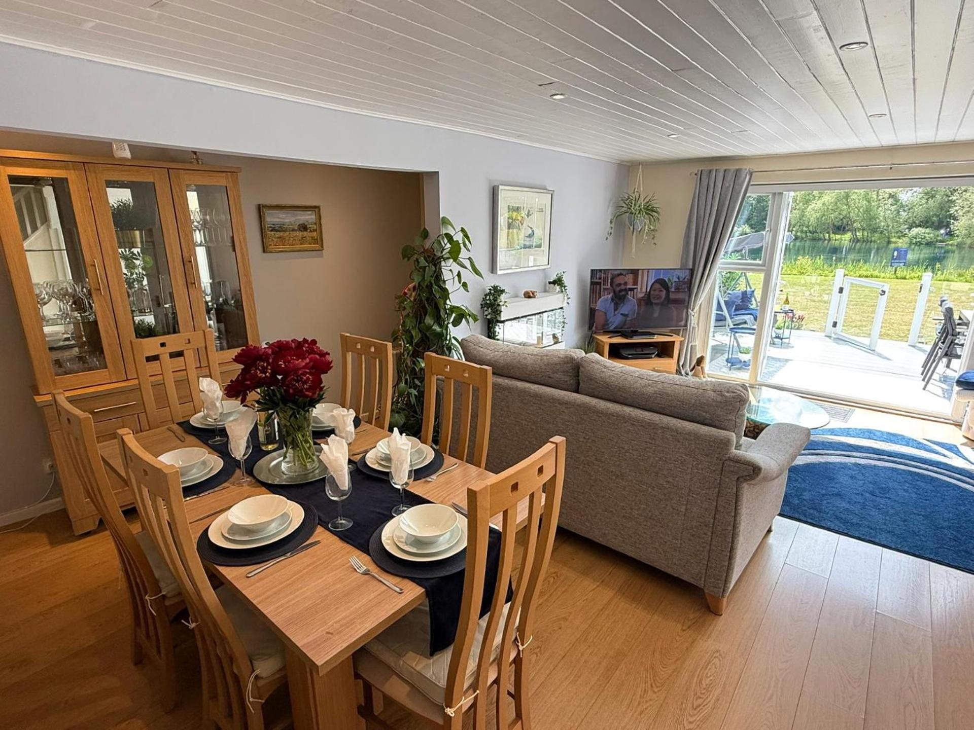 Luxury Kingfisher Lodge, Isis Lake, Within The Cotswold Waterpark 赛伦塞斯特 外观 照片