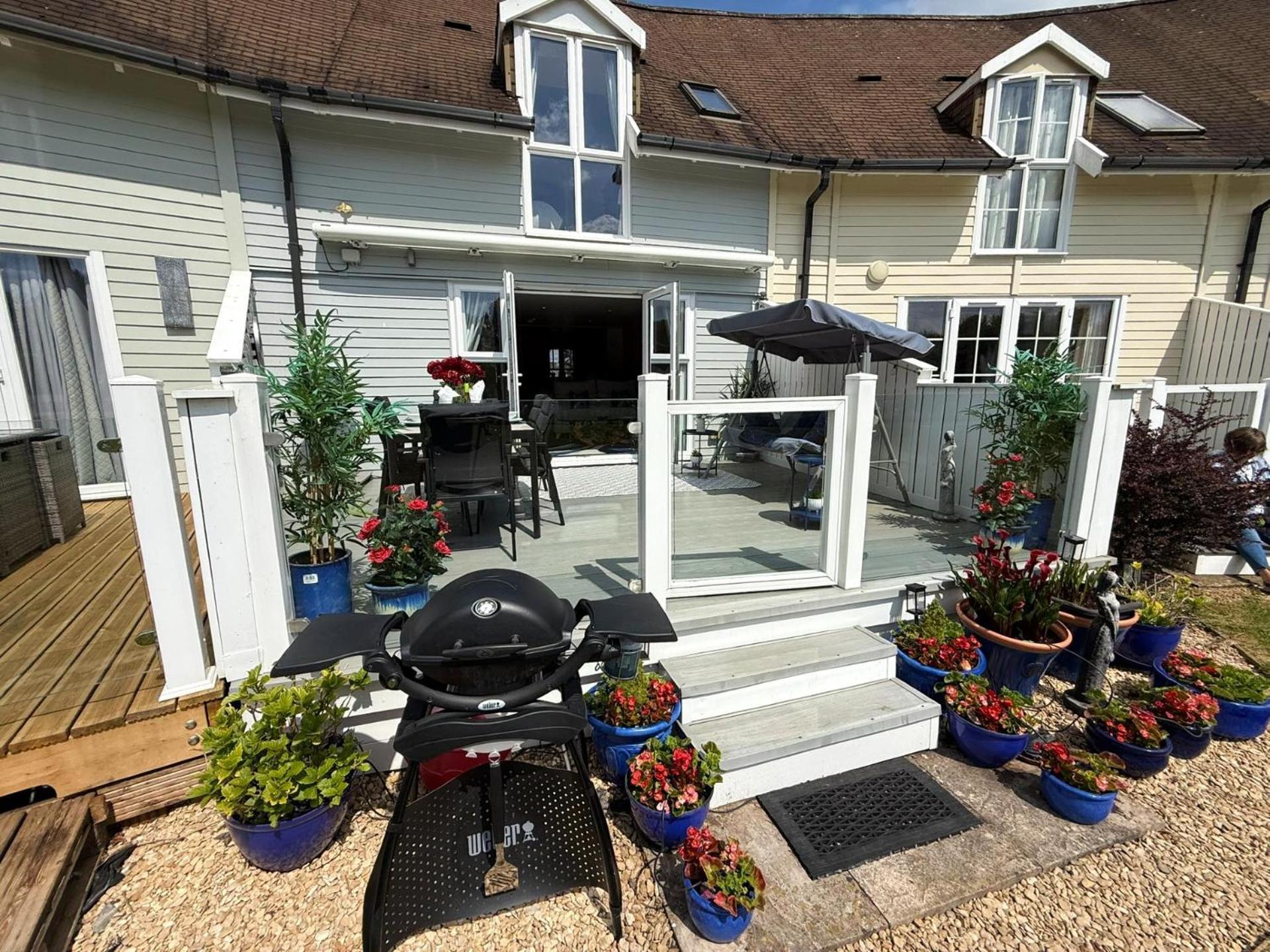 Luxury Kingfisher Lodge, Isis Lake, Within The Cotswold Waterpark 赛伦塞斯特 外观 照片